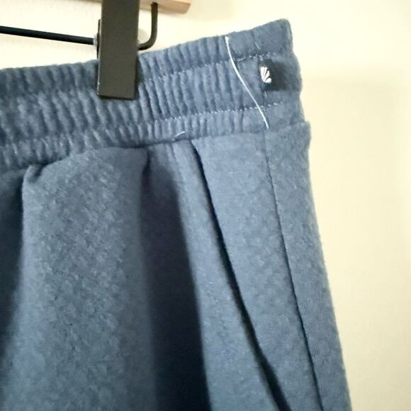 Marika Kali Short with Drawstring Waist in Partly Cloudy Blue Gray - Size XL - Picture 5 of 7
